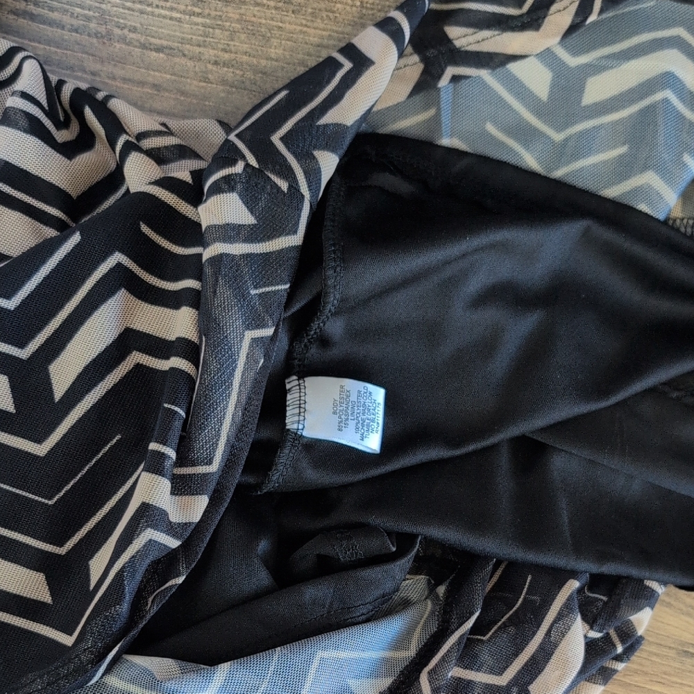 Haani Black and Tan Chevron Midi Sleeveless Petite Dress PM         C500 - Picture 9 of 10